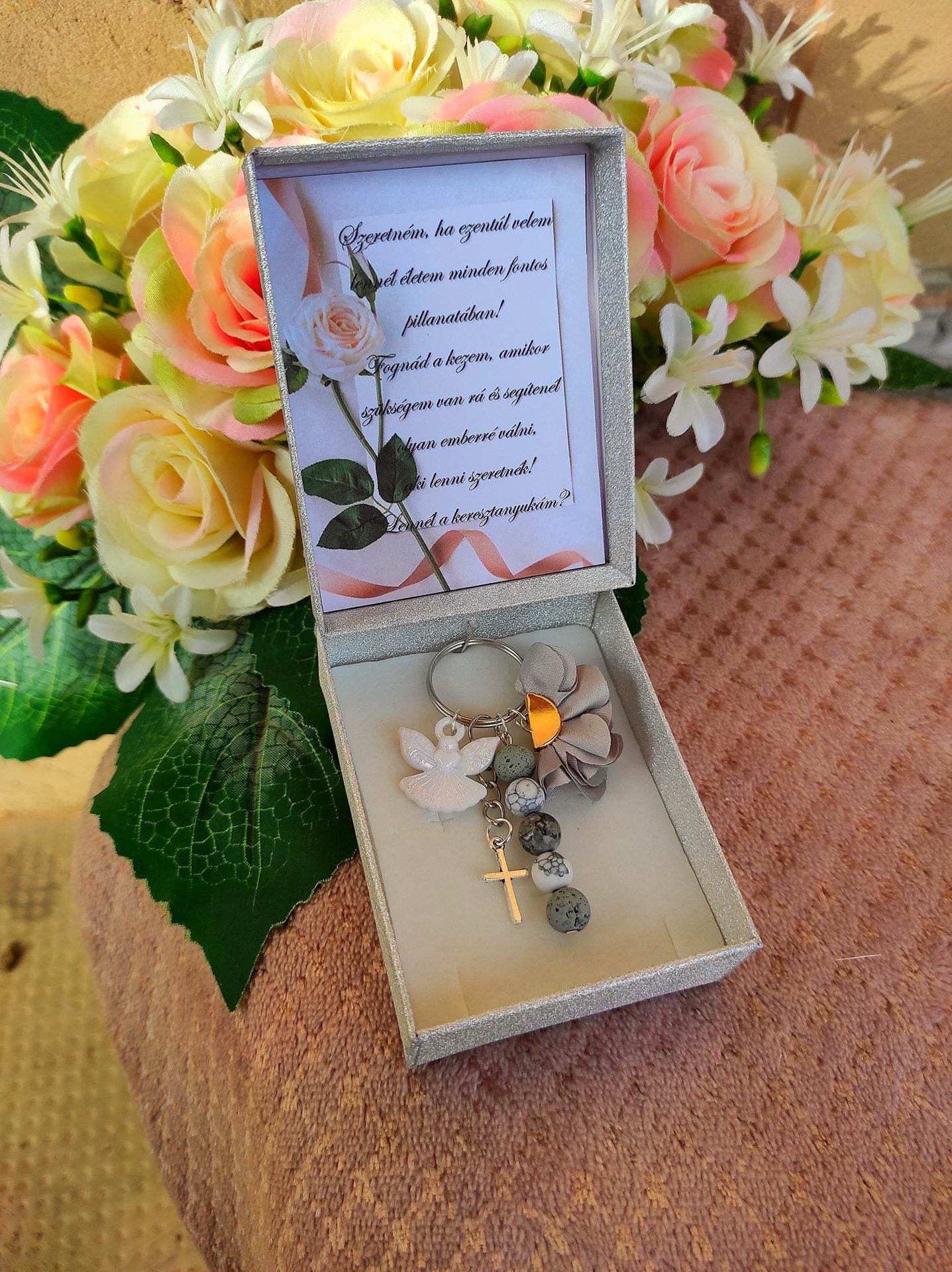 Szürke keresztszülő felkérő kulcstartó